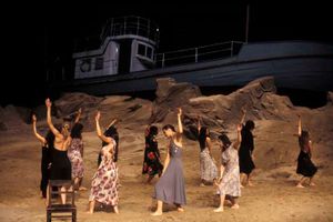 Das Stück mit dem Schiff - Ein Stück von Pina Bausch